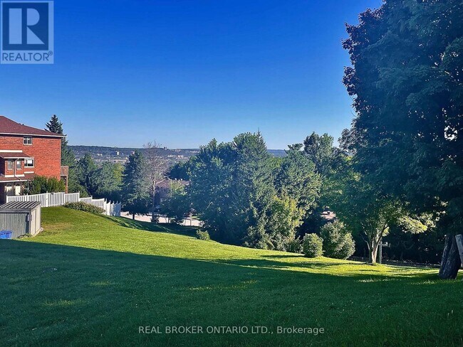 30 Loggers Run in Barrie, ON - Building Photo - Building Photo