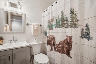 3200 N Lake Blvd, Unit Dollar Hill I #16 in Tahoe City, CA - Building Photo - Building Photo