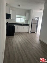 233 Park View N St, Unit 9 in Los Angeles, CA - Building Photo