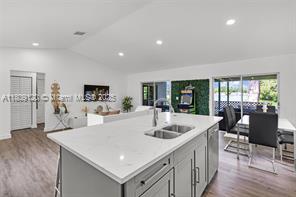 1020 SW 8th St in Hallandale Beach, FL - Building Photo