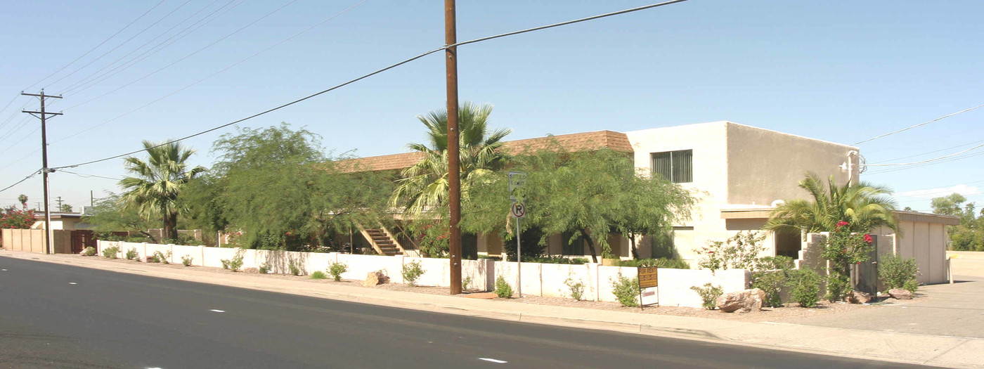 Palm Tree Apartments in Mesa, AZ - Building Photo