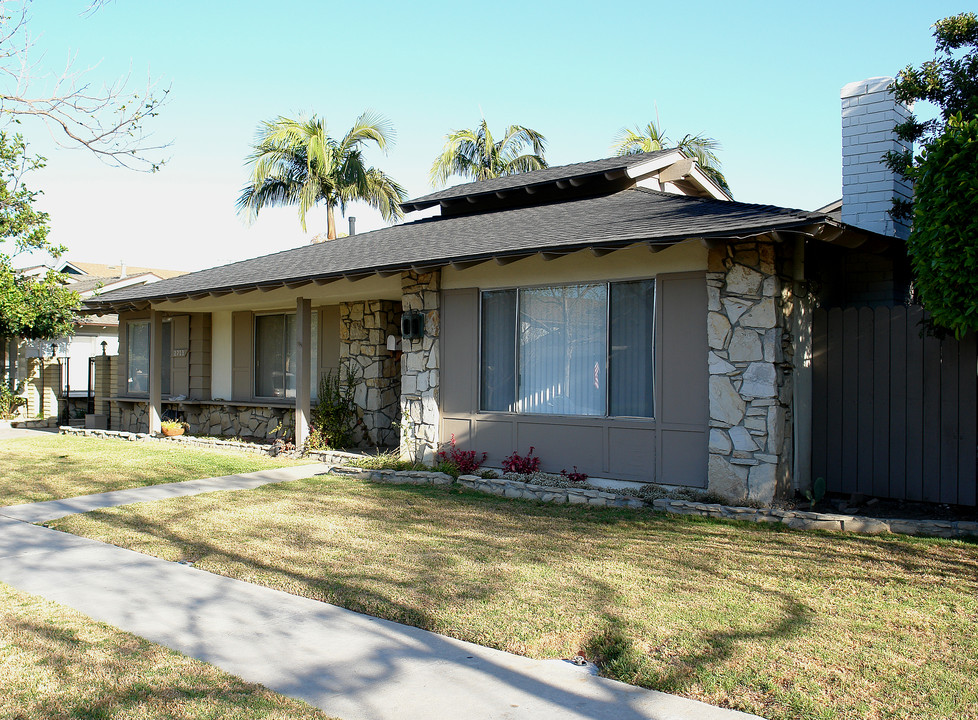 2713 W Juniper St in Santa Ana, CA - Building Photo