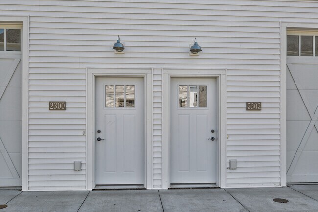 2306 Pleasant View Dr in North Mankato, MN - Building Photo - Building Photo