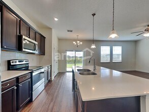 1039 Walden Pond Dr in Plant City, FL - Building Photo - Building Photo