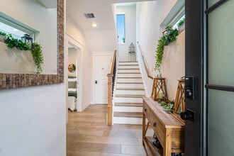 5341 Donovan Gardens Ln in Houston, TX - Foto de edificio - Building Photo