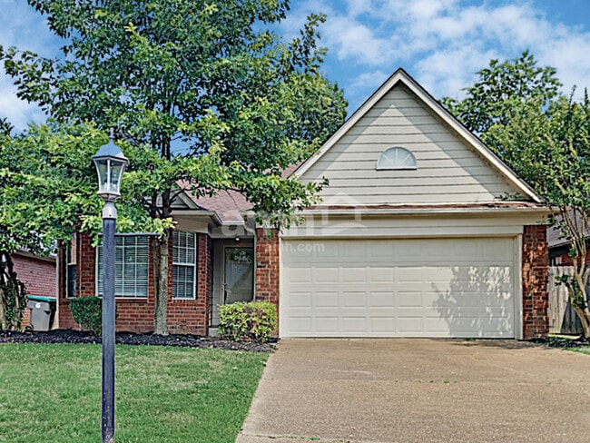 2240 Angel Crest Cir