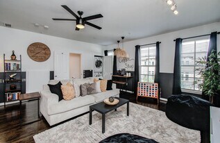 2216 Chenevert St in Houston, TX - Building Photo