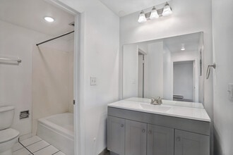 El Caliente Apartments in Salt Lake City, UT - Building Photo - Building Photo