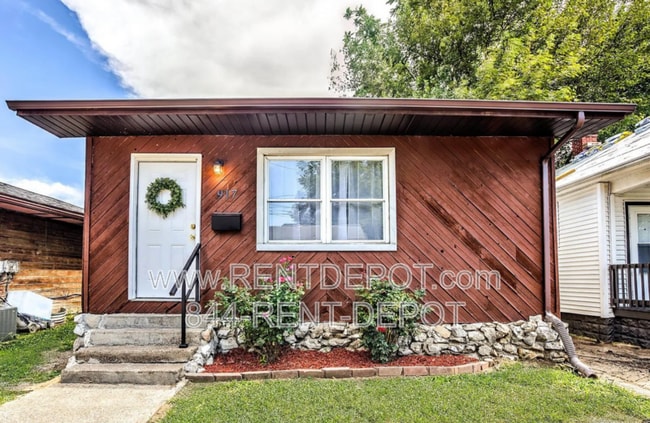 property at 917 N Morton Ave