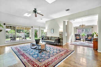 8121 Forest Heights Ln in Austin, TX - Building Photo - Building Photo