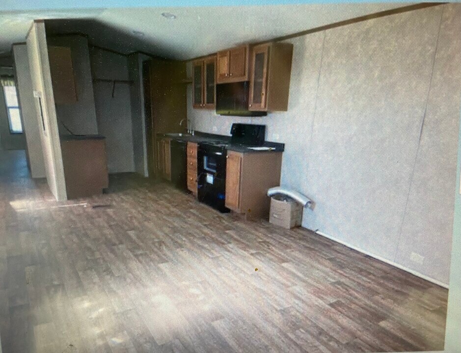 24 Coach Dr in Jackson, TN - Building Photo
