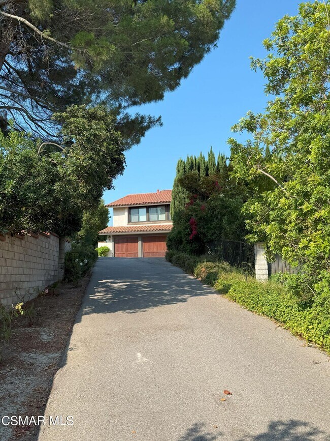 2096 McCrea Rd in Thousand Oaks, CA - Building Photo - Building Photo