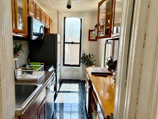 814 Putnam Ave in Brooklyn, NY - Foto de edificio - Building Photo