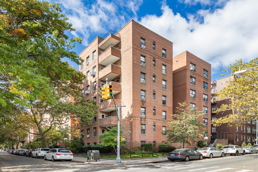 The Versailles in Forest Hills, NY - Building Photo