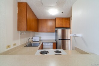 300 Wai Nani Way in Honolulu, HI - Building Photo - Building Photo