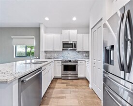 4230 N Dixie Hwy in Oakland Park, FL - Building Photo - Building Photo