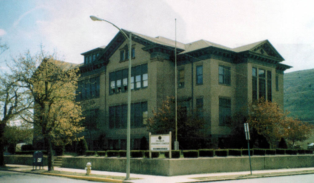 Franklin School Apartments in Palmerton, PA - Building Photo