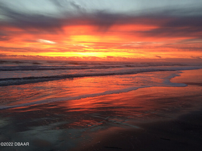 3601 S Atlantic Ave in Daytona Beach, FL - Foto de edificio - Building Photo