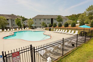 The Pointe at Peters Creek in Winston-Salem, NC - Building Photo