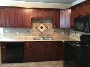 1503 N Cleveland Ave in Cameron, TX - Foto de edificio - Building Photo