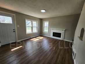 608 6th St NW in Independence, IA - Building Photo - Building Photo