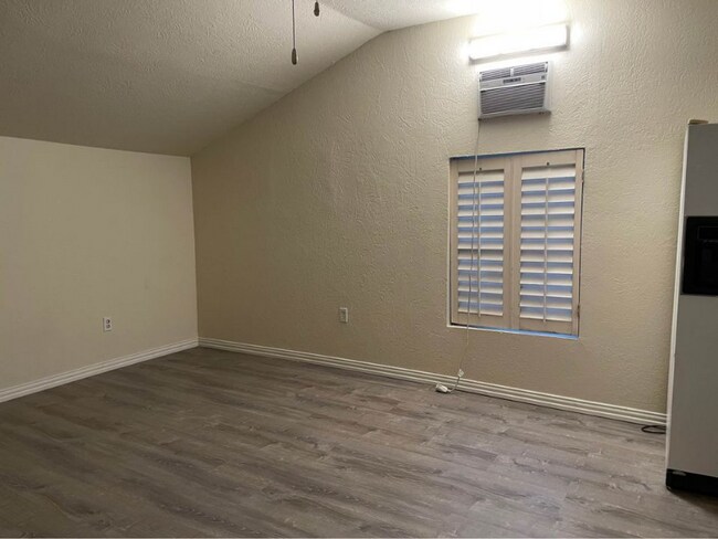 214 Willis Ave in Arlington, TX - Building Photo - Building Photo