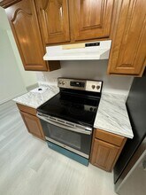 2727 W Oak Ridge Rd in Orlando, FL - Building Photo - Building Photo