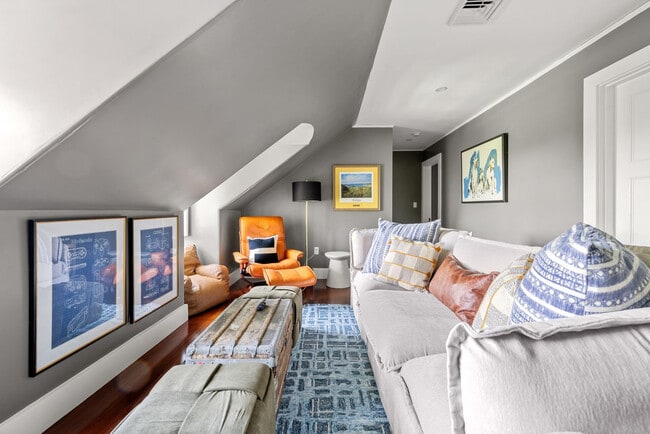 427 Westfield St in Dedham, MA - Foto de edificio - Building Photo
