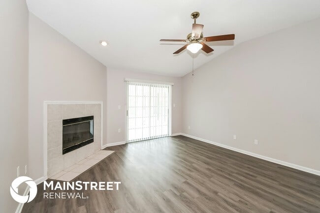 13006 Staffordshire Dr S in Jacksonville, FL - Foto de edificio - Building Photo