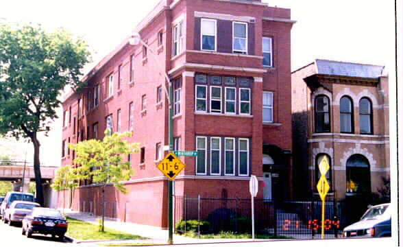 1108 W Winona St in Chicago, IL - Building Photo