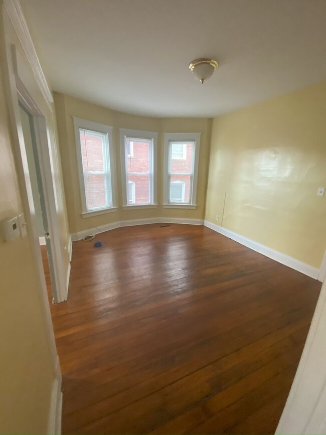 1105 Hutton St in Troy, NY - Building Photo - Building Photo