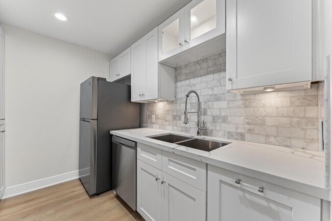 2829 Timmons Ln in Houston, TX - Building Photo - Building Photo