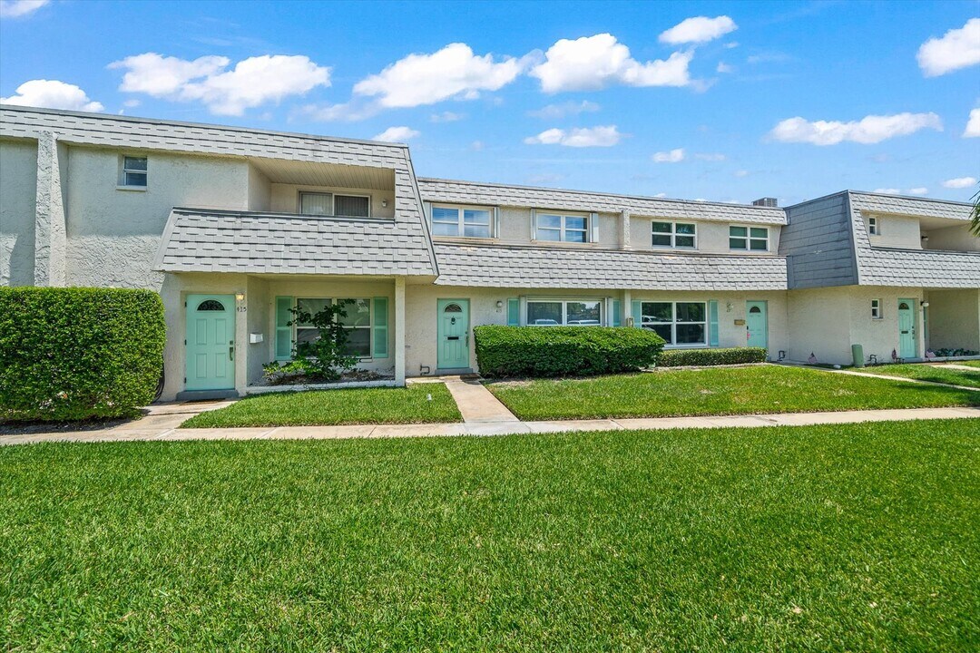413 Blue Jay Ln in Satellite Beach, FL - Building Photo