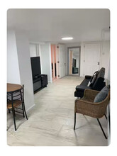 445 Fern Pl, Unit Bsmt in Elizabeth, NJ - Building Photo - Building Photo