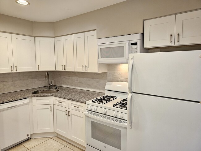 12 Parkside Ct in Vernon Hills, IL - Building Photo - Building Photo