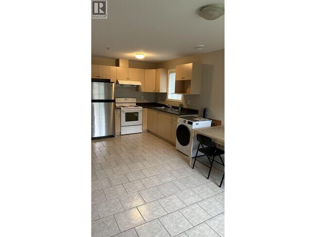 595 McKinnon St in Vancouver, BC - Building Photo - Building Photo