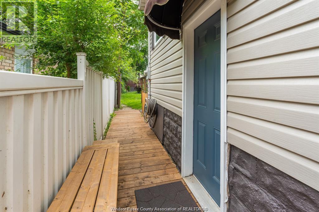 3577 King St in Windsor, ON - Building Photo