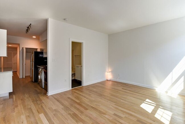 2441 18th St NW in Washington, DC - Foto de edificio - Building Photo