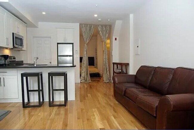 232 Commonwealth Ave, Unit 2 in Boston, MA - Foto de edificio - Building Photo