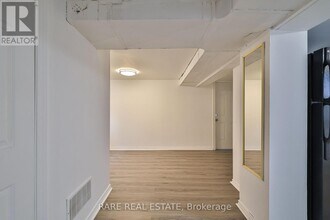 627 Sheppard Ave W in Toronto, ON - Building Photo - Building Photo