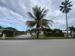 746 NW 3rd St in Florida City, FL - Building Photo - Building Photo