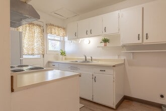 1227 McCarty Ave in Fairbanks, AK - Building Photo - Building Photo