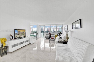 251-174 174th St in Sunny Isles Beach, FL - Building Photo - Building Photo