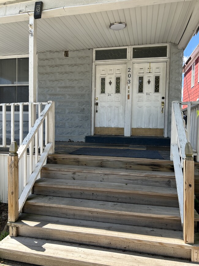 203 5th Ave, Unit 203 5th ave front apt in Watervliet, NY - Foto de edificio - Building Photo