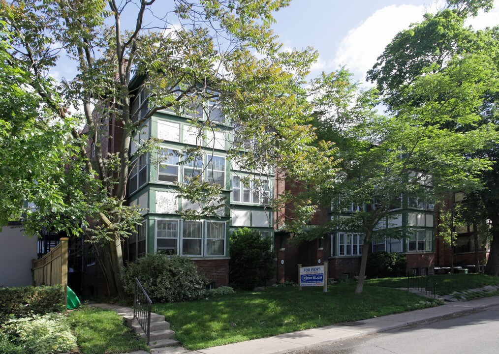 62-64 Oriole Gdns in Toronto, ON - Building Photo