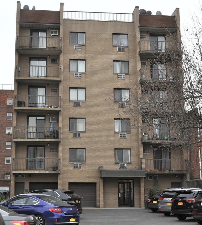 135-8 82nd Ave in Queens, NY - Building Photo