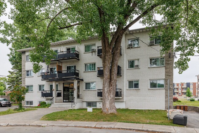 425 88E Av in Laval, QC - Building Photo - Building Photo