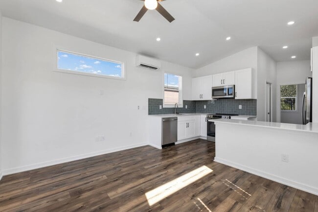 6165 Talon Bay Dr in North Port, FL - Building Photo - Building Photo