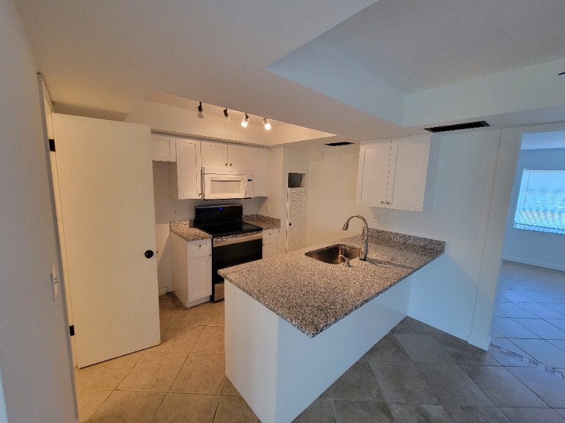 4915 Catalina Dr in Naples, FL - Building Photo