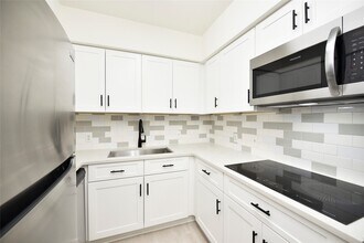 2600 Bellefontaine in Houston, TX - Building Photo - Building Photo